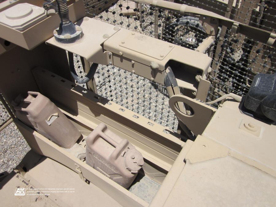 Детали экстерьера Oshkosh M-ATV 2009 года  (фото 484 из 676)